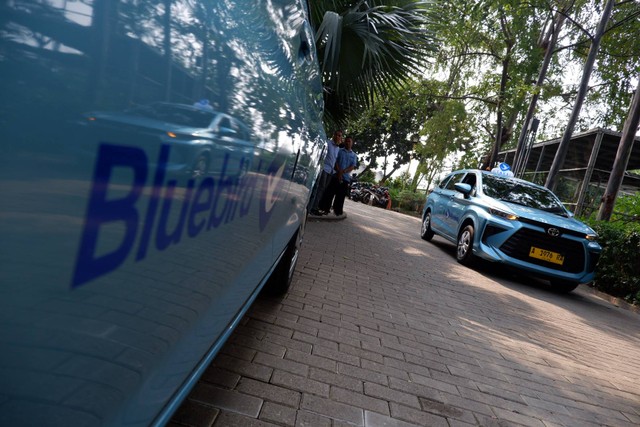 Taksi Blue Bird kini pakai Toyota Transmover terbaru. Foto: Aditya Pratama Niagara/kumparan