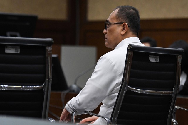 Terdakwa kasus dugaan penerimaan gratifikasi dan tindak pidana pencucuian uang (TPPU) Rafael Alun Trisambodo menjalani sidang lanjutan di Pengadilan Tipikor, Jakarta, Senin (11/12/2023). Foto: Aditya Pradana Putra/ANTARA FOTO