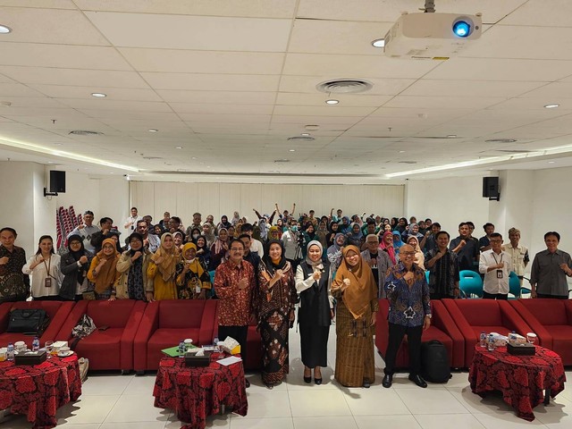 Foto bersama Peserta Bincang Diskusi kini dan nanti bersama Maman Suherman, T Syamsul Bahri, S.H.,M.Si, Herlina Mustikasari, M.A.,Ph.D. di Perpustakaan Nasional Republik Indonesia