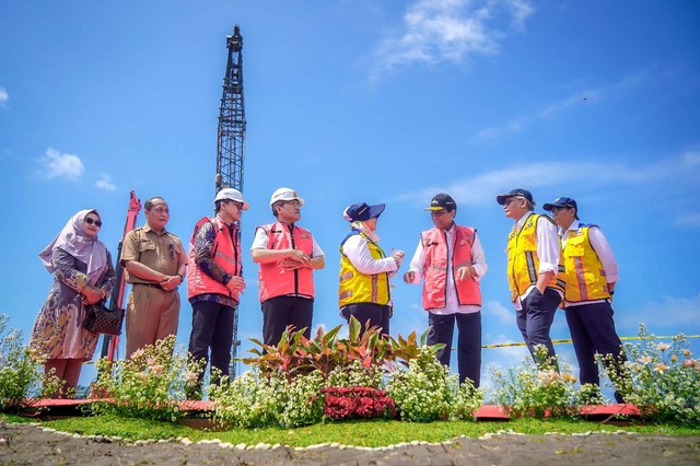 Proses groundbreaking pembangunan Jembatan Pandansimo penghubung Bantul-Kulon Progo. Foto: Pemda DIY