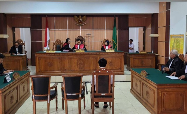 Suasana sidang vonis anggota polisi Polresta Banyumas Aditya Anjar Nugroho (34) yang menganiaya tahanan hingga tewas. Foto: Dok. Istimewa