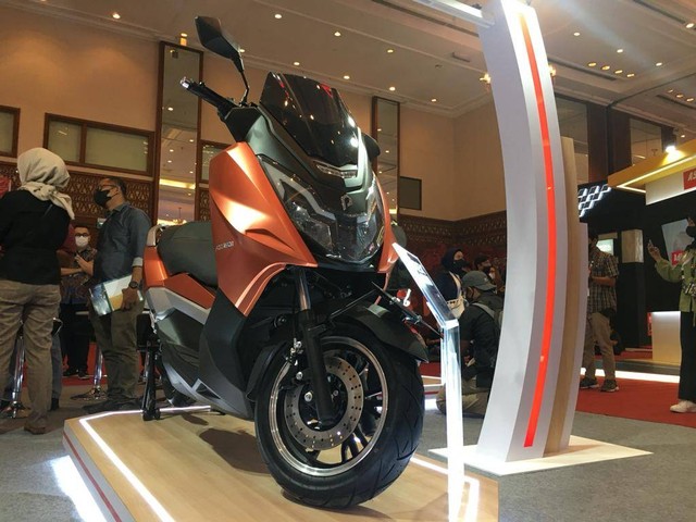 Motor listrik Polytron T-Rex di pameran Indonesia Motorcycle Show (IMOS) 2022, Jakarta. Foto: Sena Pratama/kumparan