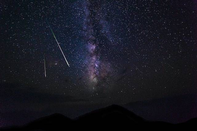 Ilustrasi Meteor yang Jatuh Sampai ke Permukaan Bumi Disebut. Sumber: Unsplash/Austin Human