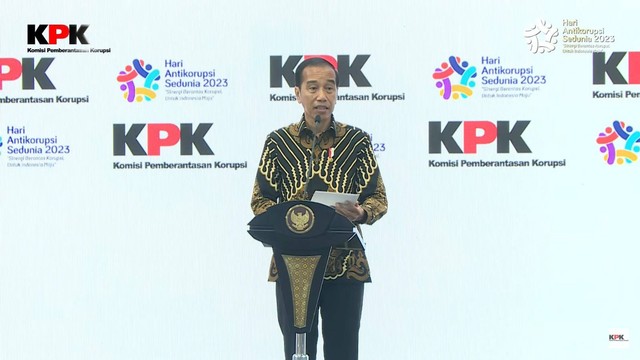 Presiden Jokowi menyampaikan pidato di pembukaan Peringatan Hari Antikorupsi Sedunia, Selasa (12/12/2023). Foto: Youtube/KPK RI