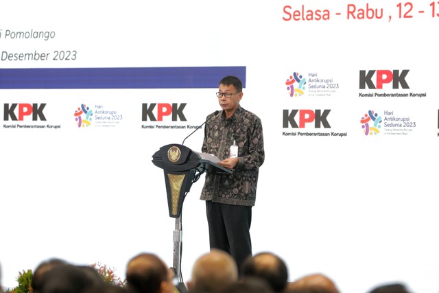 Ketua KPK Nawawi Pomolango menyampaikan sambutan saat peringatan Hari Anti Korupsi Sedunia (Hakordia) di Istora Senayan, Jakarta, Selasa (12/12/2023). Foto: Dok. KPK