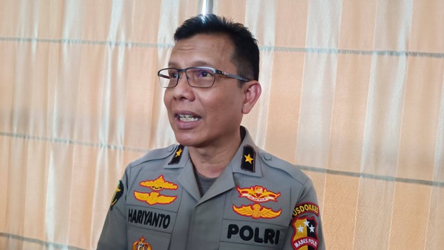 Kepala Rumah Sakit (Karumkit) Polri Kramat Jati Brigjen Pol Hariyanto saat dijumpai wartawan pada Selasa (12/12/2023). Foto: Thomas Bosco/kumparan