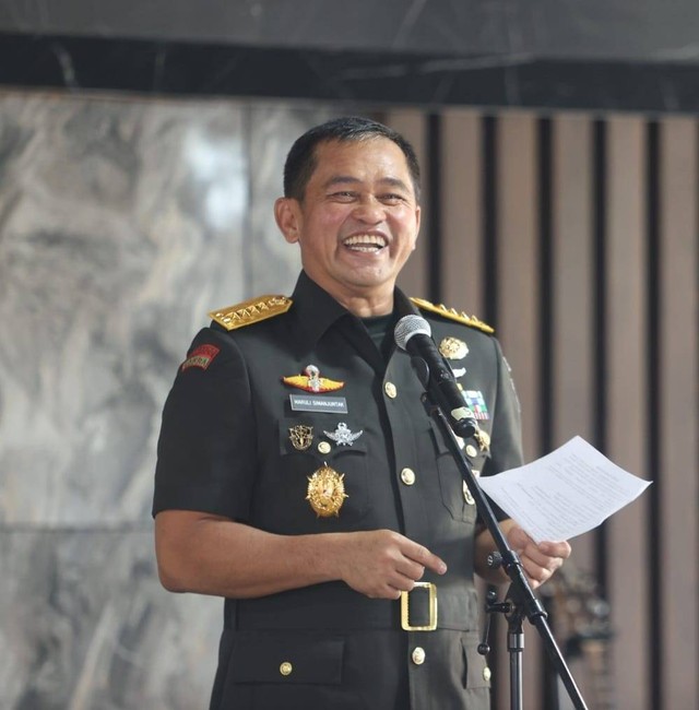 KSAD Jenderal TNI Maruli Simanjuntak pimpin Sertijab Pangdam V/Brawijaya. Foto: TNI AD