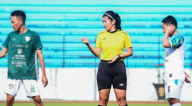 Wasit perempuan asal Magelang, Alenne T. Laloan. Foto: Instagram/@atlaloan