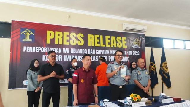 Imigrasi Palembang saat melakukan press rilis WNA penjual kebab, Foto : Istimewa