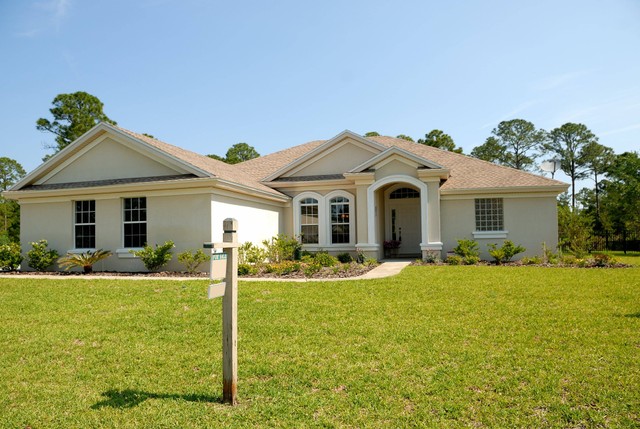 Photo by Pixabay: https://www.pexels.com/photo/white-and-brown-concrete-bungalow-under-clear-blue-sky-210617/