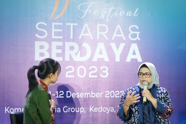 Istri capres nomor urut satu Anies Baswedan, Fery Farhati hadiri diskusi Festival Setara dan Berdaya 2023 di Gedung Media Indonesia, Kebon Jeruk, Jakarta Barat, Selasa (12/12/2023). Foto: Dok. Istimewa