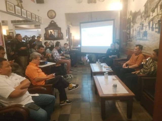 Media dialog “BedaHAM : Menakar Implementasi dan Proyeksi HAM dalam Pemilu 2024” digelar di Bakoel Koffie Cikini, Jakarta Pusat, Jumat 24 November 2023. (Foto: Kemenkumham)