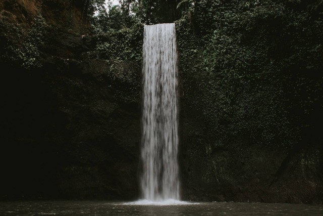 Ilustrasi Air Terjun Tibumana. Sumber: Unsplash/Florian Giorgio