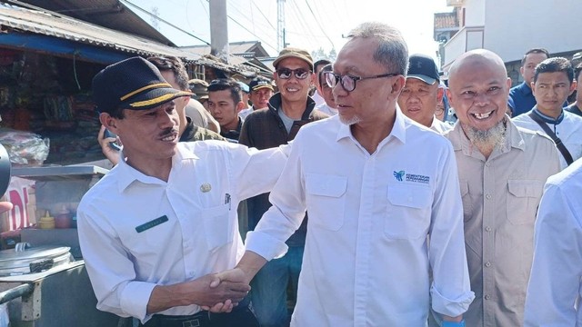 Mendag Zulkifli Hasan tinjau Pasar Tanjungsari, Sumedang, Rabu (13/12/2023). Foto: Dok. Yulian Saputra