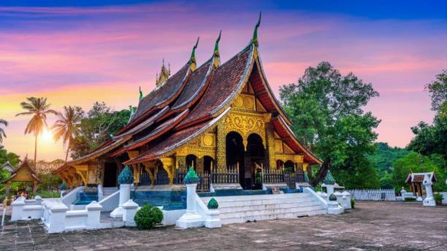 kuil Wat Xieng Thong dengan arsitektur yang memukau. sumber: unsplash