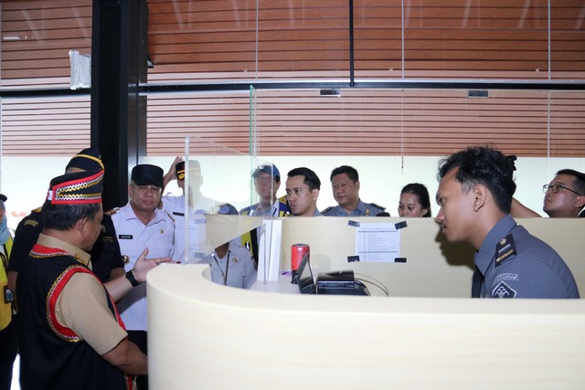Mendagri Tito mengunjungi Pos Lintas Batas Jagoi Babang. Foto: Dok. Adpim Pemprov Kalbar