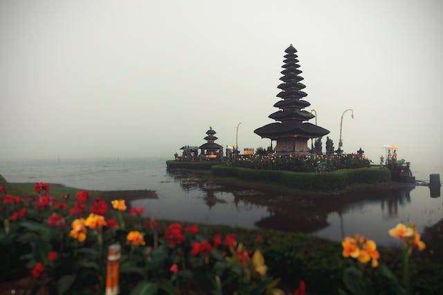 Ilustrasi pura terkenal di Bali. Sumber foto: Pexels/Julien Pannetier