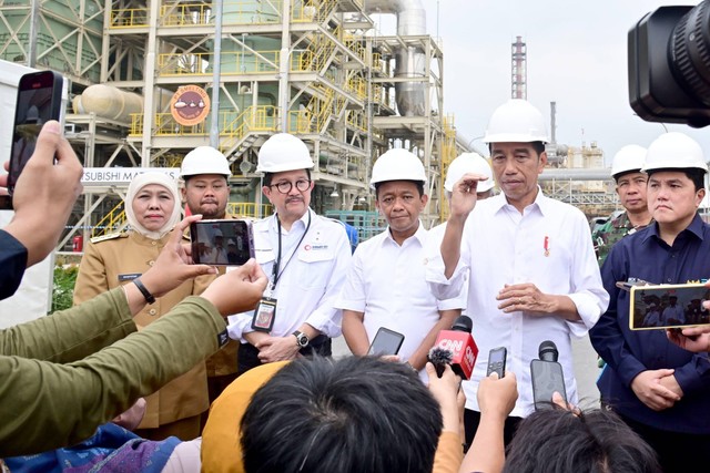 Presiden Jokowi saat meresmikan ekspansi PT Smelting di Gresik, Jawa Timur, Kamis (14/12/2023). Foto: Muchlis Jr/Biro Pers Sekretariat Presiden