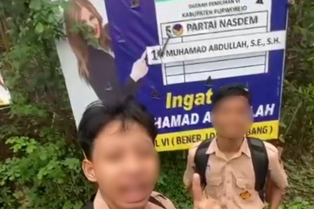 Tangkapan layar video dua pelajar berkampanye di Purworejo, Jawa Tengah. Foto: Dok. Istimewa