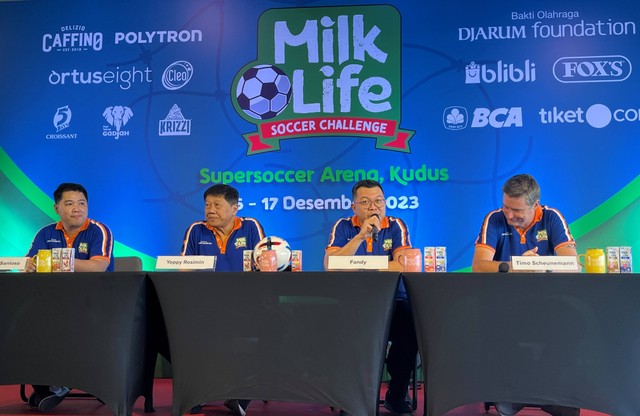 Konferensi pers MilkLife Soccer Challenge, Jumat (15/12). Foto: Aji Nugrahanto/kumparan