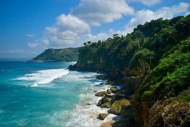 Ilustrasi Tiket Masuk Pantai Midodaren Tulungagung, Foto: Unsplash/Adrian Hartanto