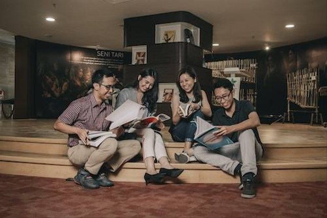 Ilustrasi Perpustakaan di Palembang. Foto: Unsplash/Chandra Putra