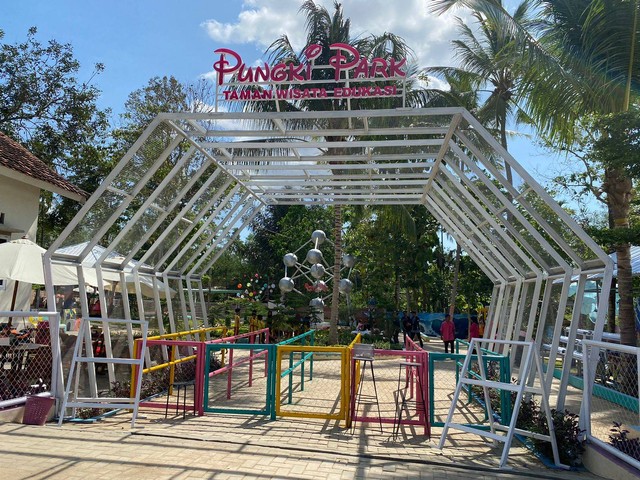 Pintu Masuk Pungki Park taman wisata edukasi anak di Pesawaran Lampung | Foto : Muthia Yuni A/Lampung Geh