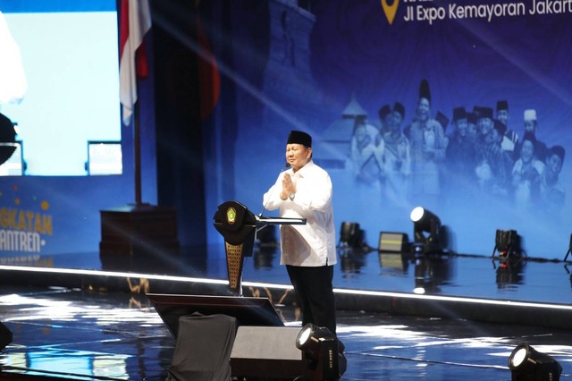 Menteri Pertahan Prabowo Subianto saat menghadiri sarasehan 'Kemandirian Pesantren' yang digelar Kementerian Agama di JIExpo Kemayoran, Jakarta Utara, Sabtu (16/12/2023). Foto: Dok. Istimewa
