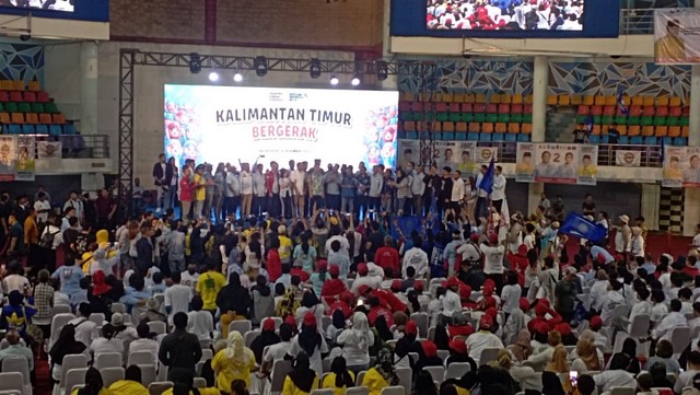 Cawapres Koalisi Indonesia Maju, Gibran Rakabuming Raka menghadiri acara Kalimantan Timur Bergerak di Balikpapan Sport and Convention Center, Sepinggan, Kalimantan Timur, Sabtu (16/12).  Foto: Fadlan/kumparan