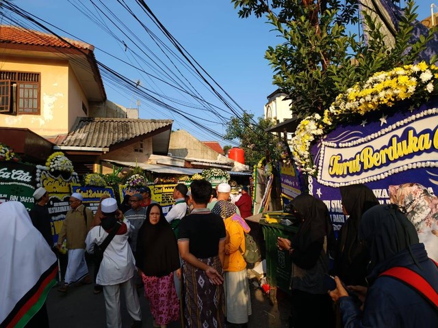 Suasana rumah duka istri Habib Rizieq Shihab di Petamburan, Jakarta Pusat, Minggu (17/12/2023).  Foto: Fadhil Pramudya/kumparan