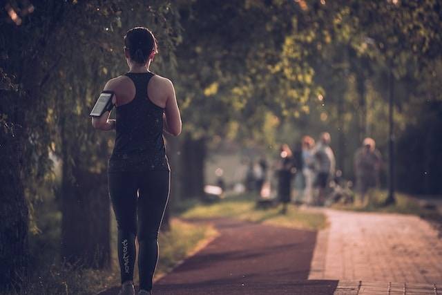 Taman Gasibu Bandung. Foto hanya ilustrasi, bukan tempat yang sebenarnya. Sumber foto: Unsplash/Jozsef