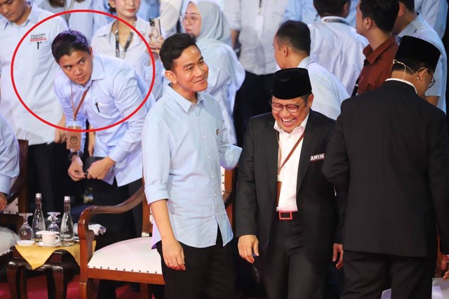 Mayor Teddy Indra Wijaya (lingkaran merah) berada di barisan pendukung Prabowo-Gibran saat debat capres pertama, Selasa (12/12/2023). Foto: Iqbal Firdaus/kumparan