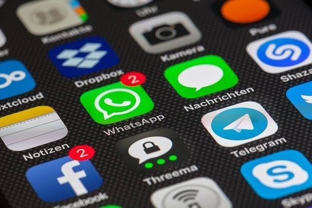 Ilustrasi cara mengatur End-to-End Encryption WhatsApp. Foto:  Pixabay.com/LoboStudioHamburg