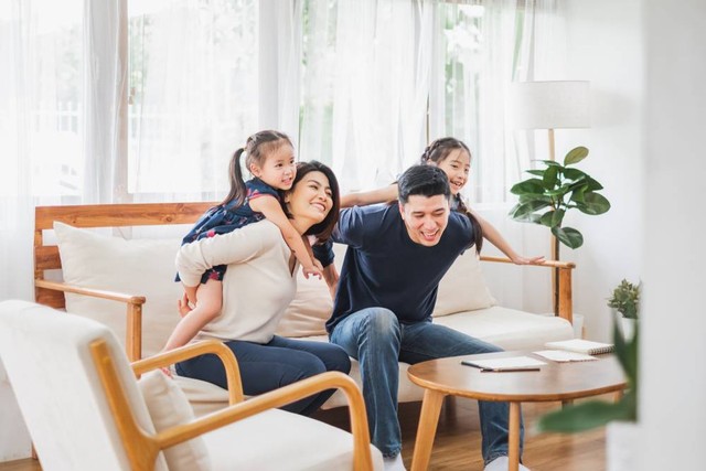 Ilustrasi keluarga main bersama. Foto: Nattakorn_Maneerat/Shutterstock