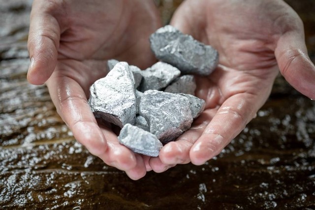 Ilustrasi logam tanah jarang atau rare earth element. Foto: Phawat/Shutterstock