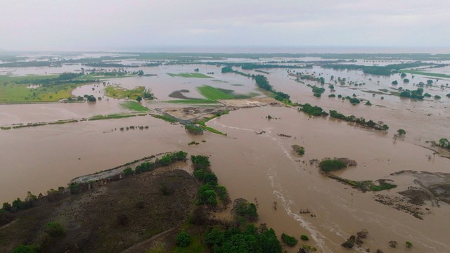 Banjir terjadi usai hujan lebat dan luapan air Sungai Barron, di Cairns, Queensland, Australia. Foto: Brent Paterson/Reuters