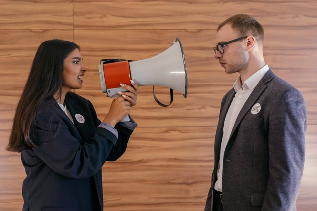 Ilustrasi debat kusir. Foto: Pexels