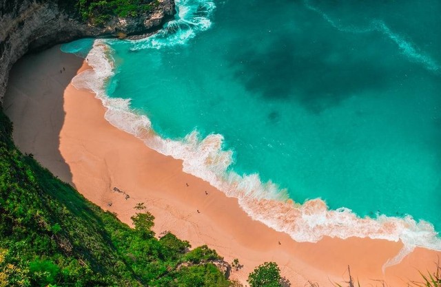 Tiket Masuk Pantai Tembeling (Gambar hanya ilustrasi, bukan tempat sebenarnya)    Sumber Unsplash/Felfin 