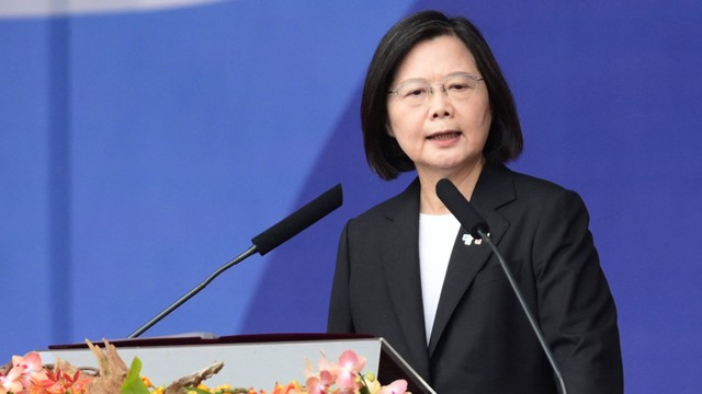 Presiden Taiwan Tsai Ing-wen berbicara pada acara Hari Nasional di depan Kantor Kepresidenan di Taipei pada 10 Oktober 2023. Foto: Sam Yeh / AFP