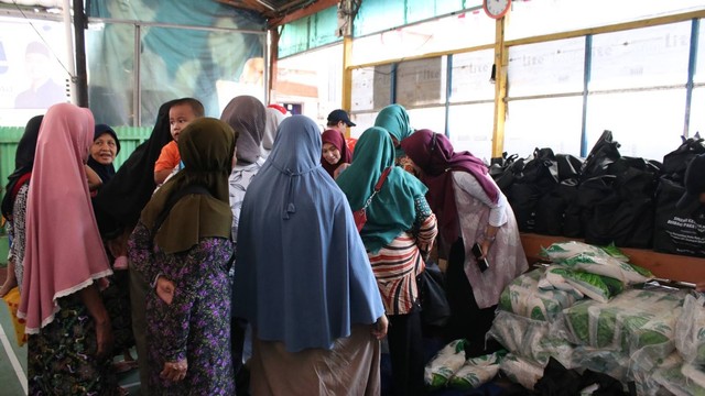 LKC Dompet Dhuafa Bersama LAZnas PHR Salurkan Ratusan Paket Nutrisi