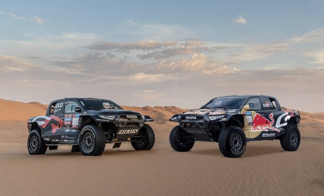 Toyota Hilux tim Toyota Gazoo Racing di kejuaraan Reli Dakar dan W2RC 2024.  Foto: dok. Toyota Gazoo Racing