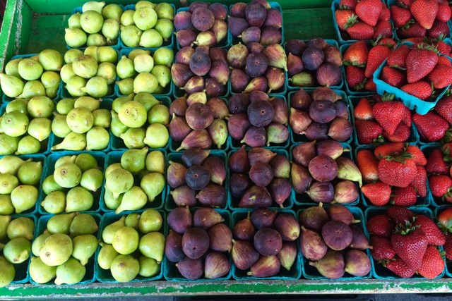 Toko Buah di Jakarta Timur. Foto hanya ilustrasi, bukan tempat sebenarnya. Sumber: Unsplash/Bodie Pyndus