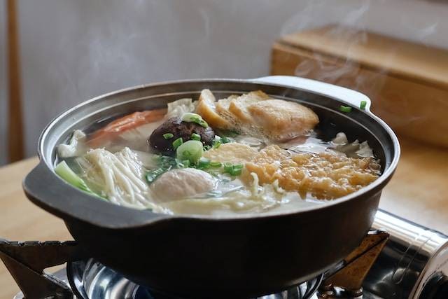 Golden Hotpot and Grill Tanjung Duren. Foto hanya ilustrasi, bukan tempat sebenarnya. Sumber: Unsplash/You Le
