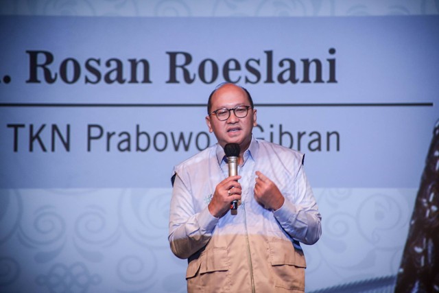 Rosan Roeslani, Ketua TKN Prabow-Gibran di Deklarasi Muda Berakhlak for Prabowo-Gibran di Plaza Senayan, Jakarta, Selasa (19/12/2023). Foto: Jamal Ramadhan/kumparan