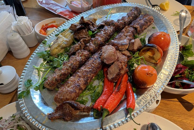 Kebab tanpa roti, makanan khas Turki di Restoran Muslum Kebap, Ankara. Foto: Azalia Amadea/kumparan