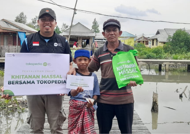 Di Pedalaman Indragiri Hilir, Tokopedia dan IZI Riau Gelar  Khitan Massal Gratis