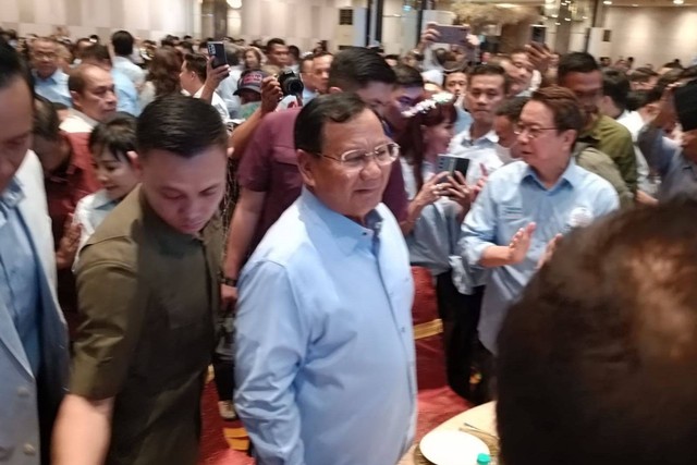 Capres nomor urut 2 Prabowo Subianto menghadiri acara deklarasi dukungan Aliansi Masyarakat Tionghoa Indonesia di Golden Sense International, Jakarta Utara, Selasa (19/12/2023). Foto: Zamachsyari/kumparan