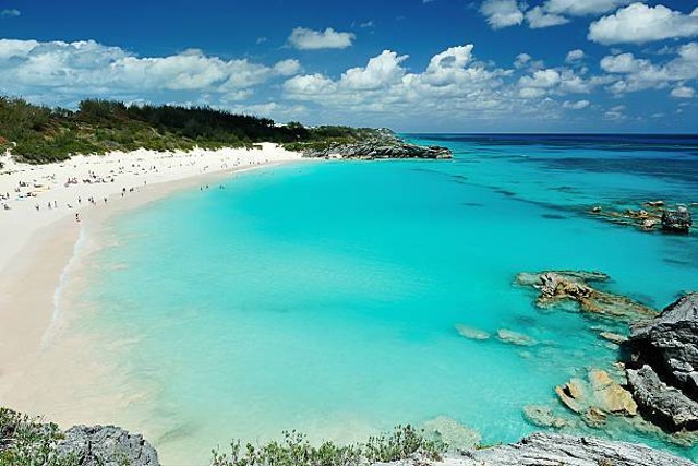 Ilustrasi pantai di Pulau Bermuda yang sangat cantik. Sumber: Unsplash