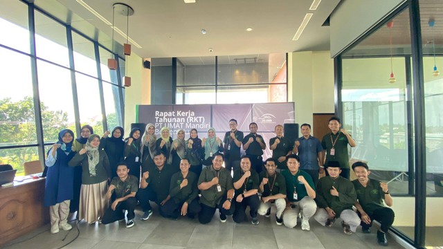 Foto gabungan Generasi Z dan Boomer dalam dunia kerja di era modern. Yogyakarta, Rabu (13/12/2023) Sumber: Dokumentasi Pribadi.