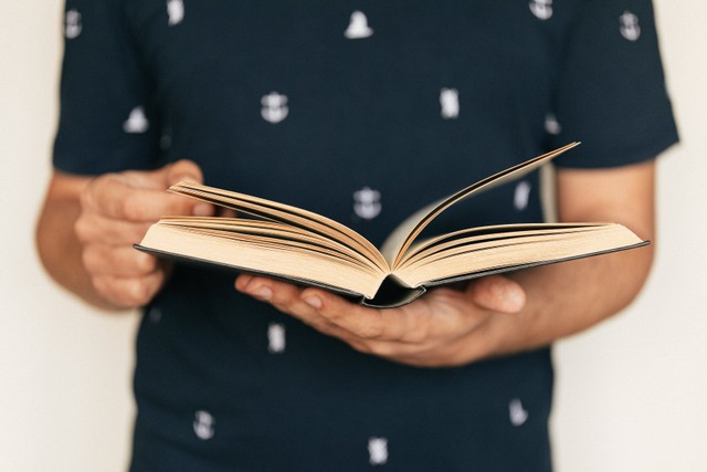 Pantun Literasi, foto hanya ilustrasi: Pexels/Karolina Grabowska